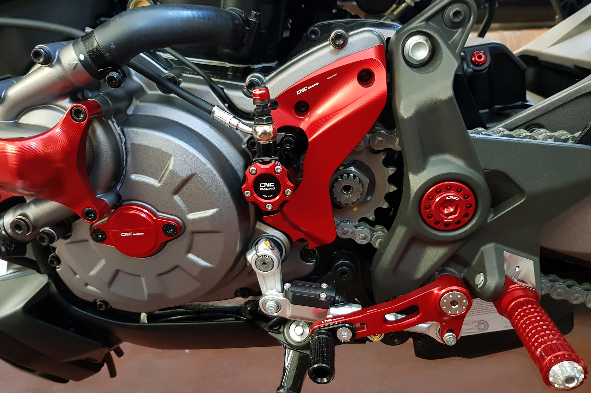 FRONT SPROCKET COVER DUCATI MONSTER 1200 MY 2017 | Cnc Racing
