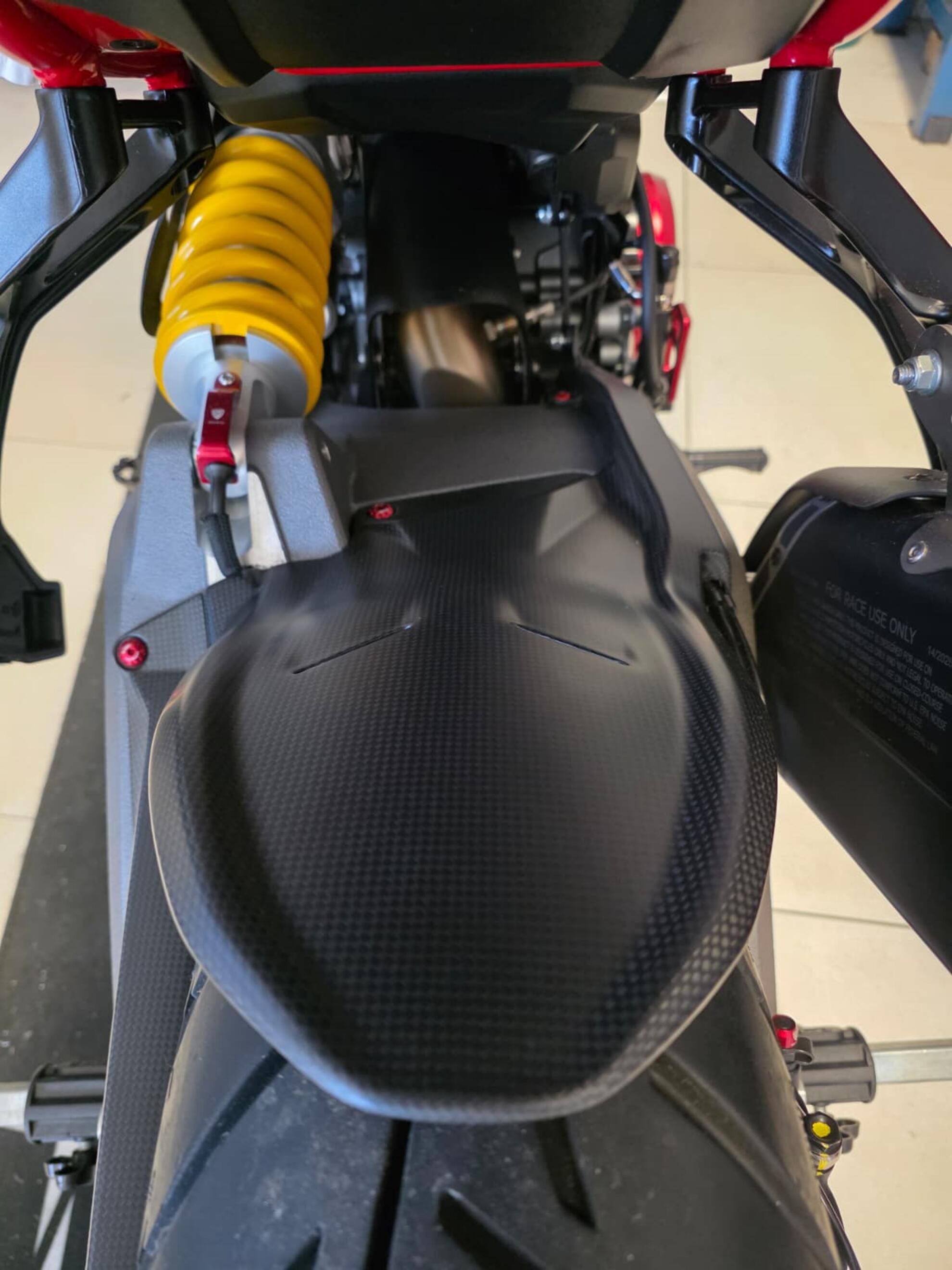 Fuel tank cover in carbon for Ducati Multistrada V2 MY2025 - Cnc