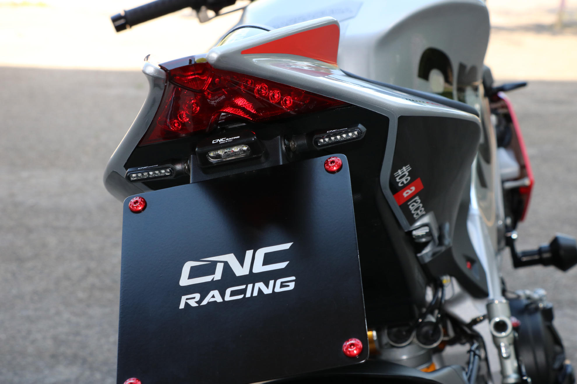 Porta targa regolabile Aprilia RSV4, Tuono | Cnc Racing