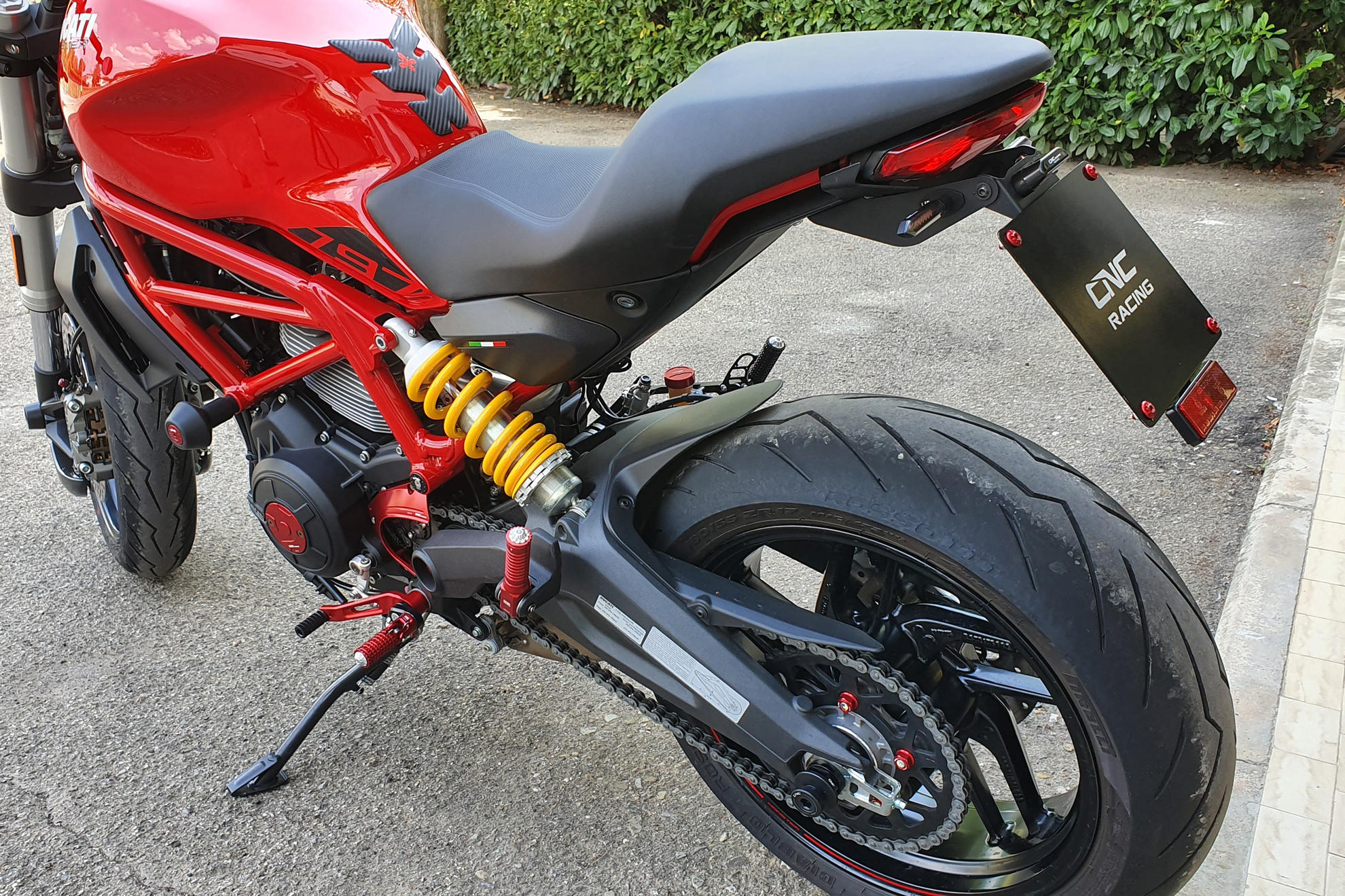 Porta targa regolabile Ducati Monster / Supersport | Cnc Racing, image size:1980x1319
