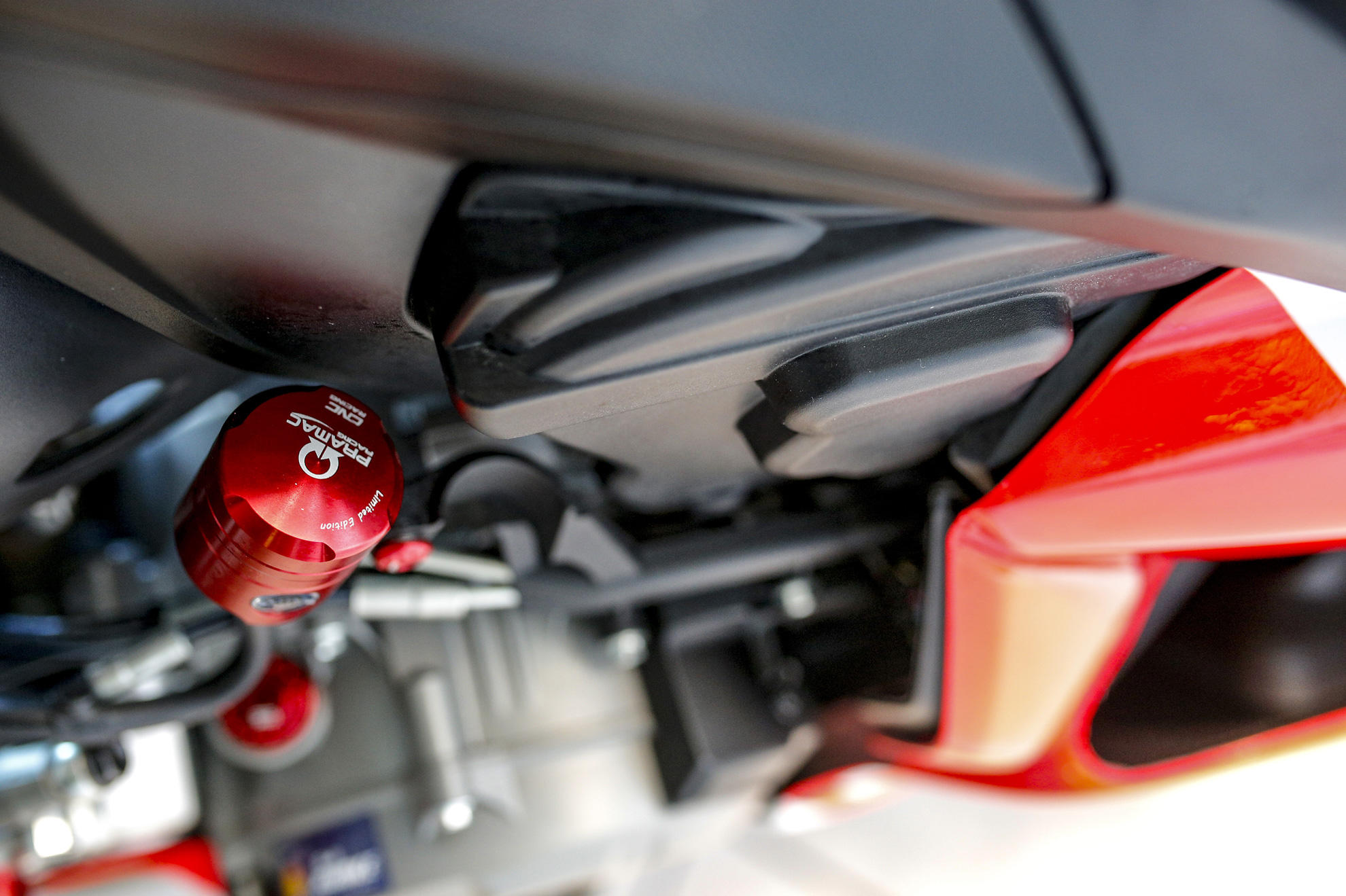 Fluid oil reservoir brake-clutch 12 ml MONOCHROME included three