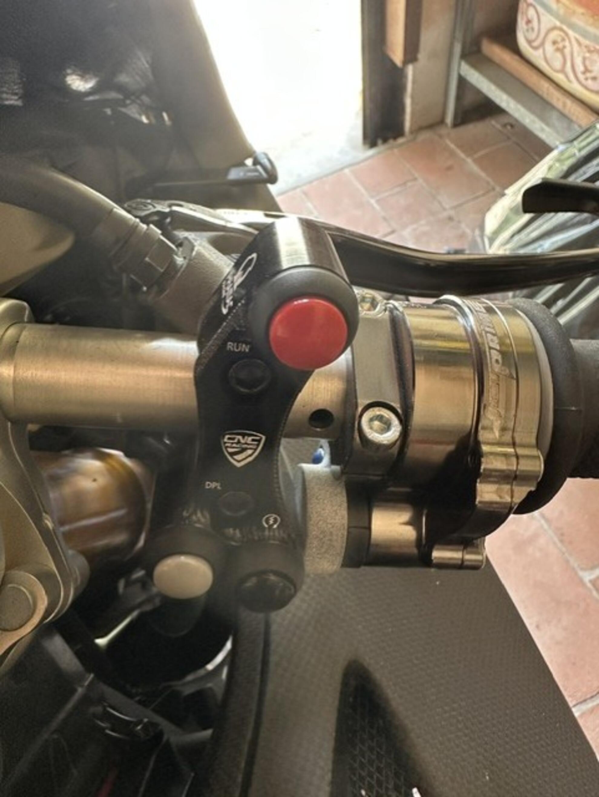 右側手把開關（適配 OEM 及 RCS Brembo 煞車總泵）