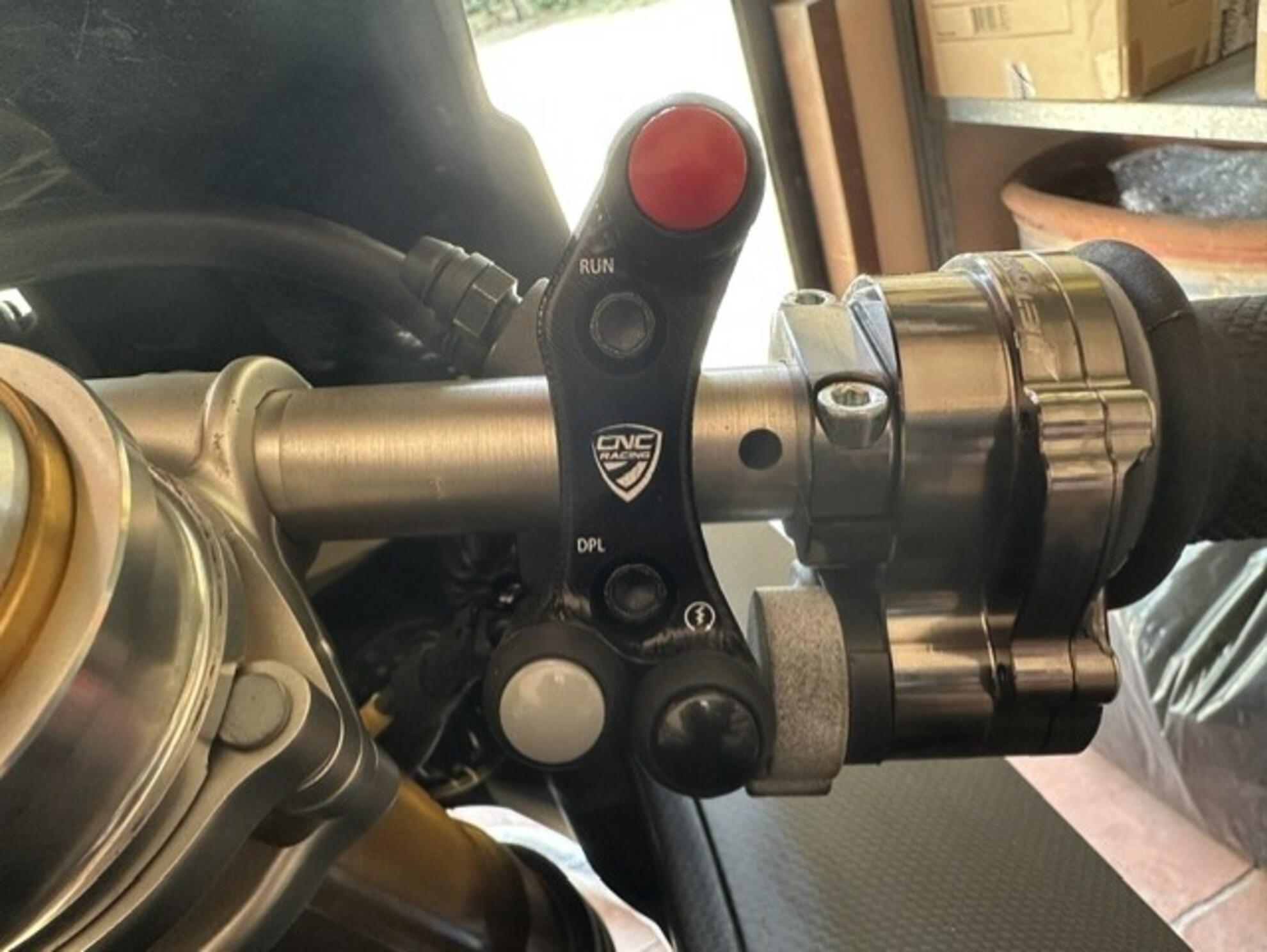 右側手把開關（適配 OEM 及 RCS Brembo 煞車總泵）