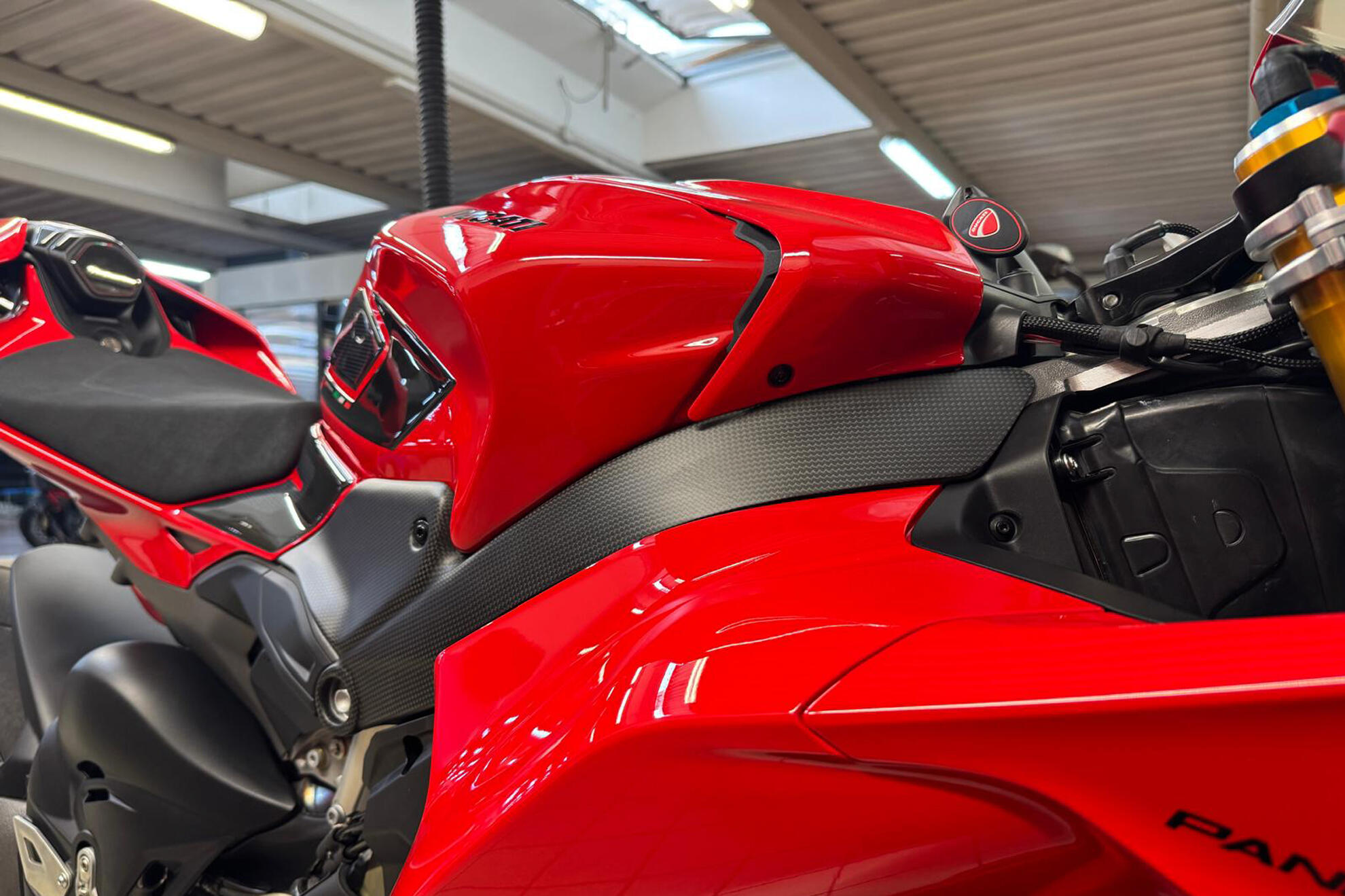 油箱下蓋 左右兩片 Ducati Panigale V4 - 碳纖維