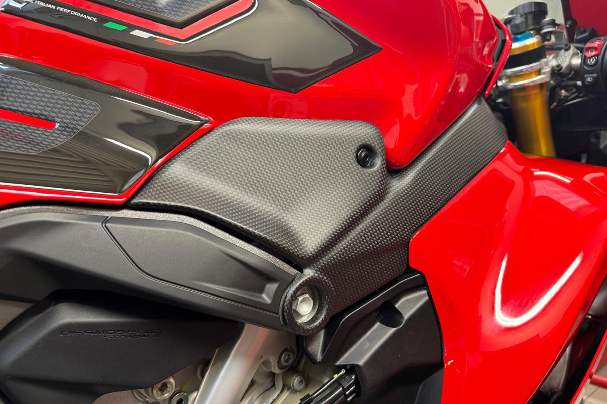 油箱下蓋 左右兩片 Ducati Panigale V4 - 碳纖維