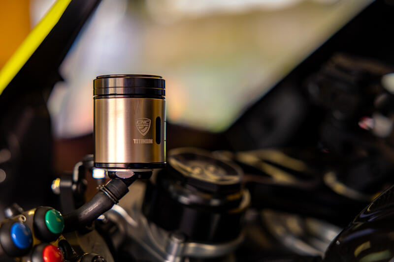 Fluid tank 25 ml for front brake - Titanium
