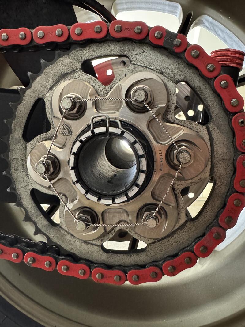 Rear sprocket flange Ducati - Titanium