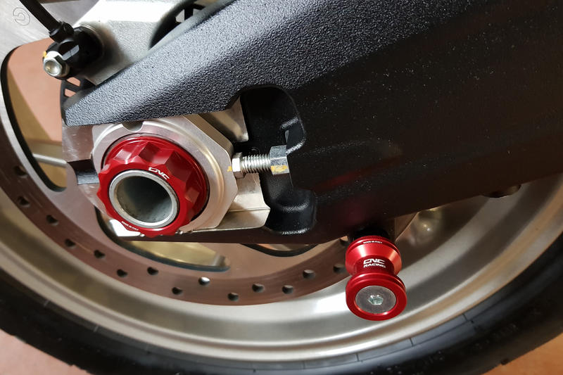 Swingarm spools M8