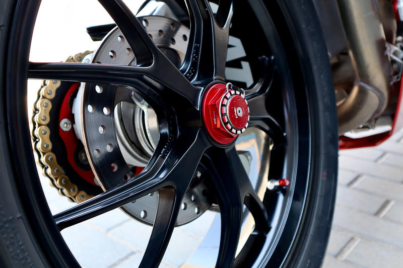Rear wheel nut RH BICOLOR