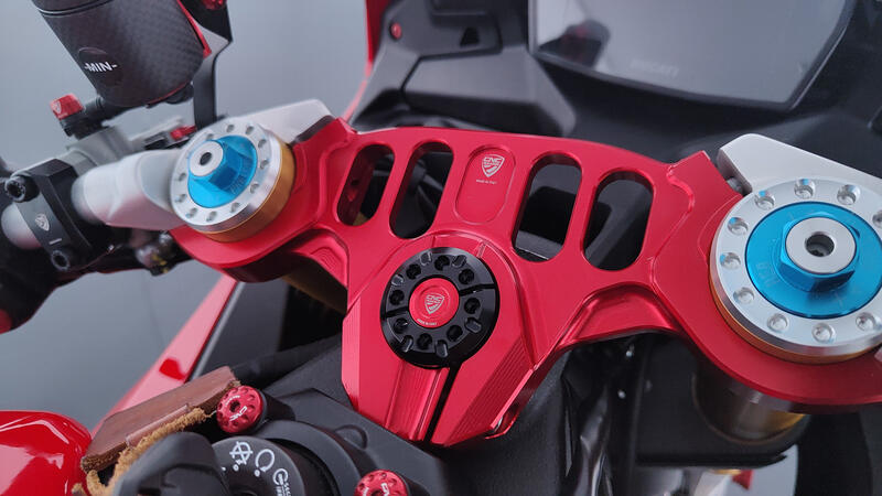 Triple clamps for Ducati Panigale V2 MY2025 - Top Yoke