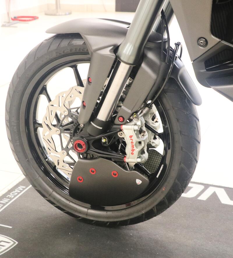 GP Ducts EVO &ndash; Glossy Carbon Brake Cooling System &ndash; Ducati Multistrada V4 MY2025