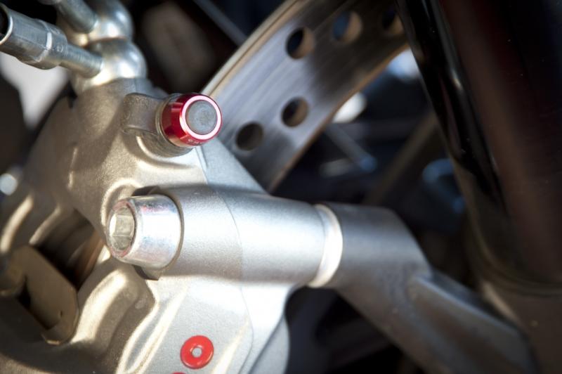 Universal billet bleed valve cover kit for Brembo 