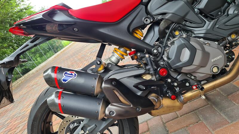 Adjustable rear sets rider Ducati Monster 937