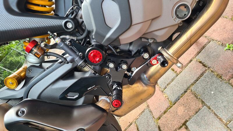 Adjustable rear sets rider Ducati Monster 937