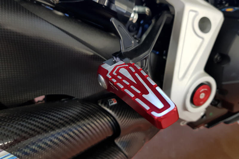 Folding passenger footpegs Ducati XDiavel/Diavel - bicolor