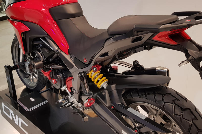 Shock absorber pivot adjustment