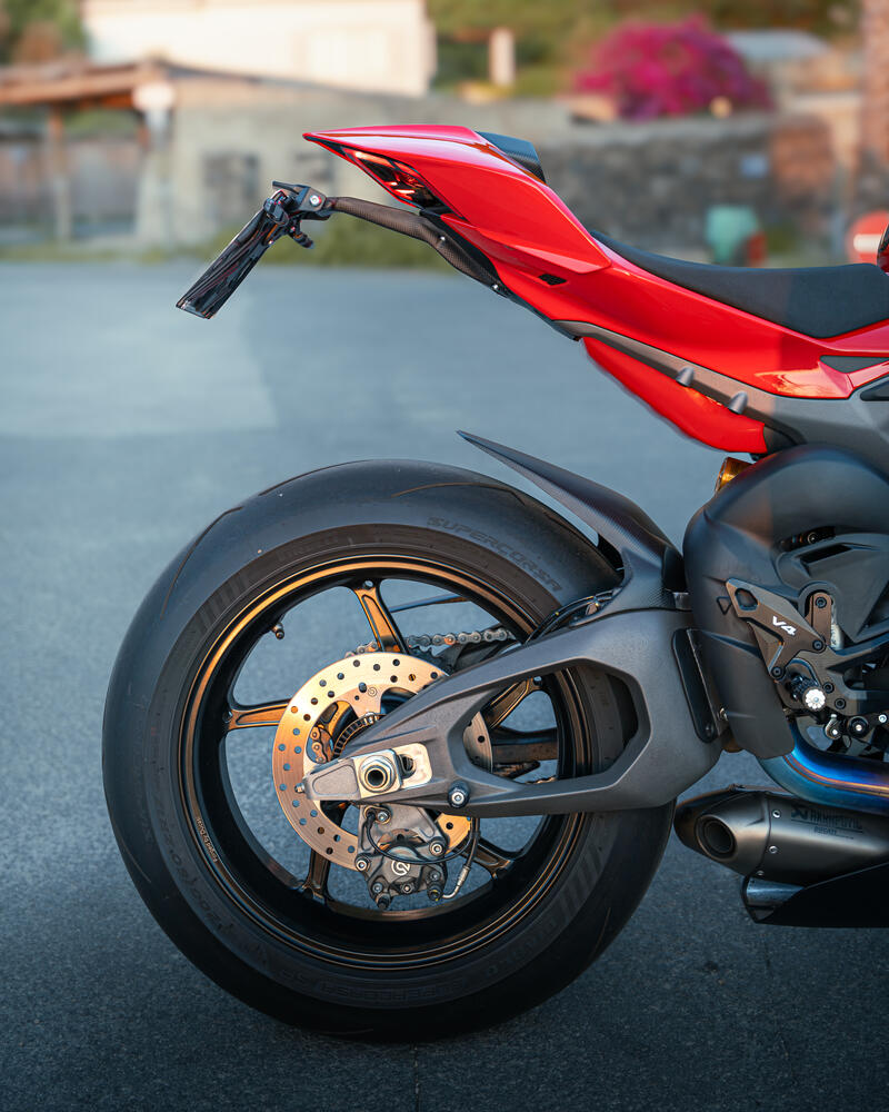 Carbon Tail Tidy for Ducati Panigale V4 - Streetfighter V4 MY2025 &ndash; Adjustable, Lightweight and Plug & Play