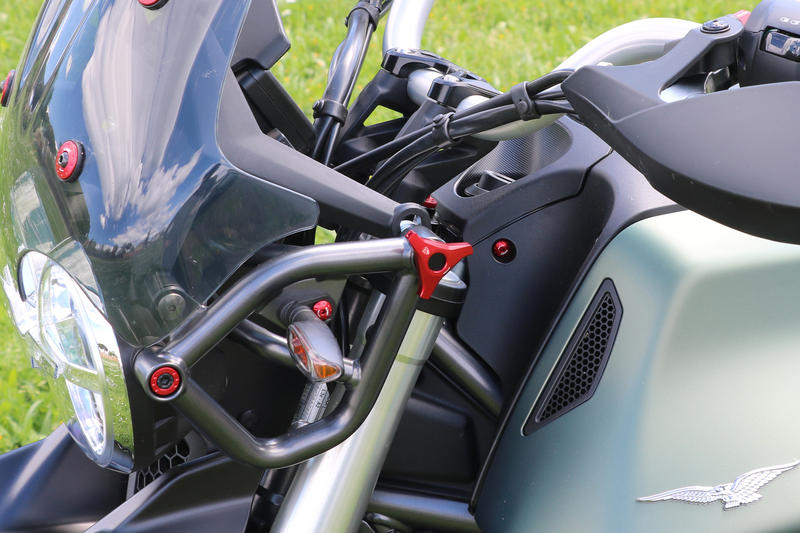 Screen adjusting system Moto Guzzi V85 TT
