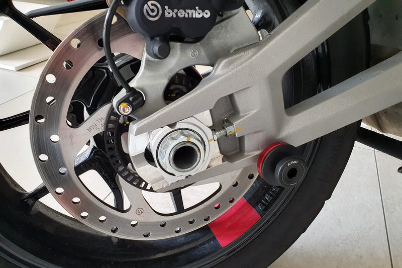 Swingarm spools M8