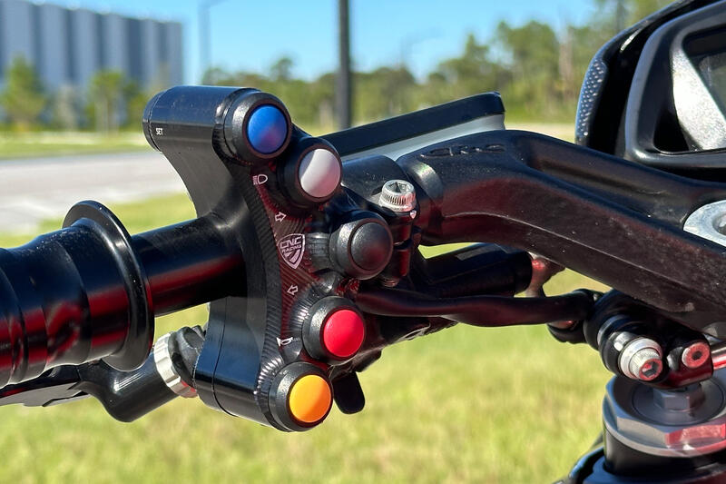 Left handlebar switch - Street use