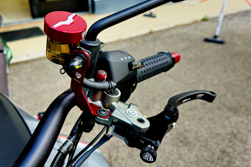 Kit staffe serbatoio fluido freno e frizione Moto Guzzi Mandello