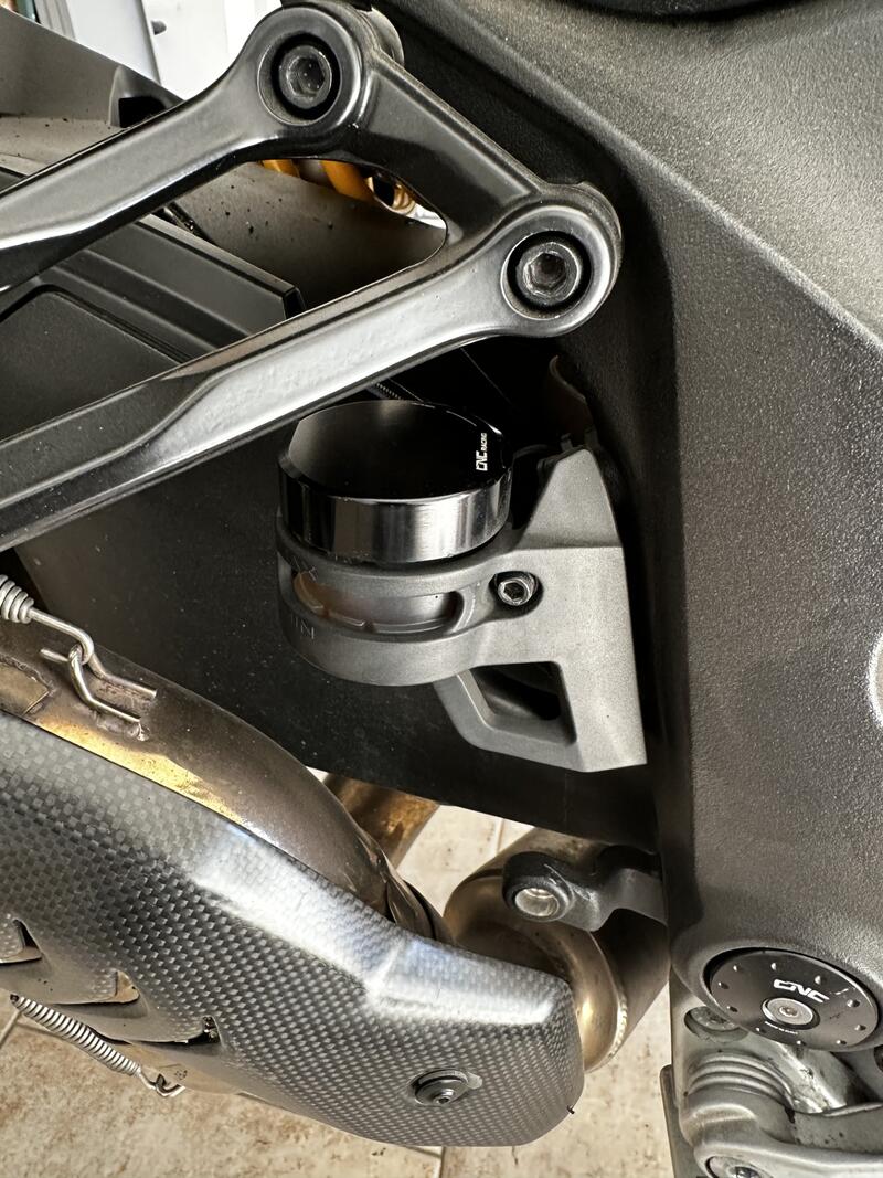 Fluid reservoir cap rear brake M46x4 - Touch