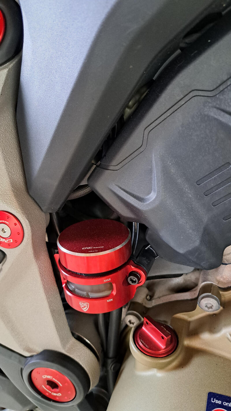 Fluid reservoir cap rear brake M46x4 - Bicolor
