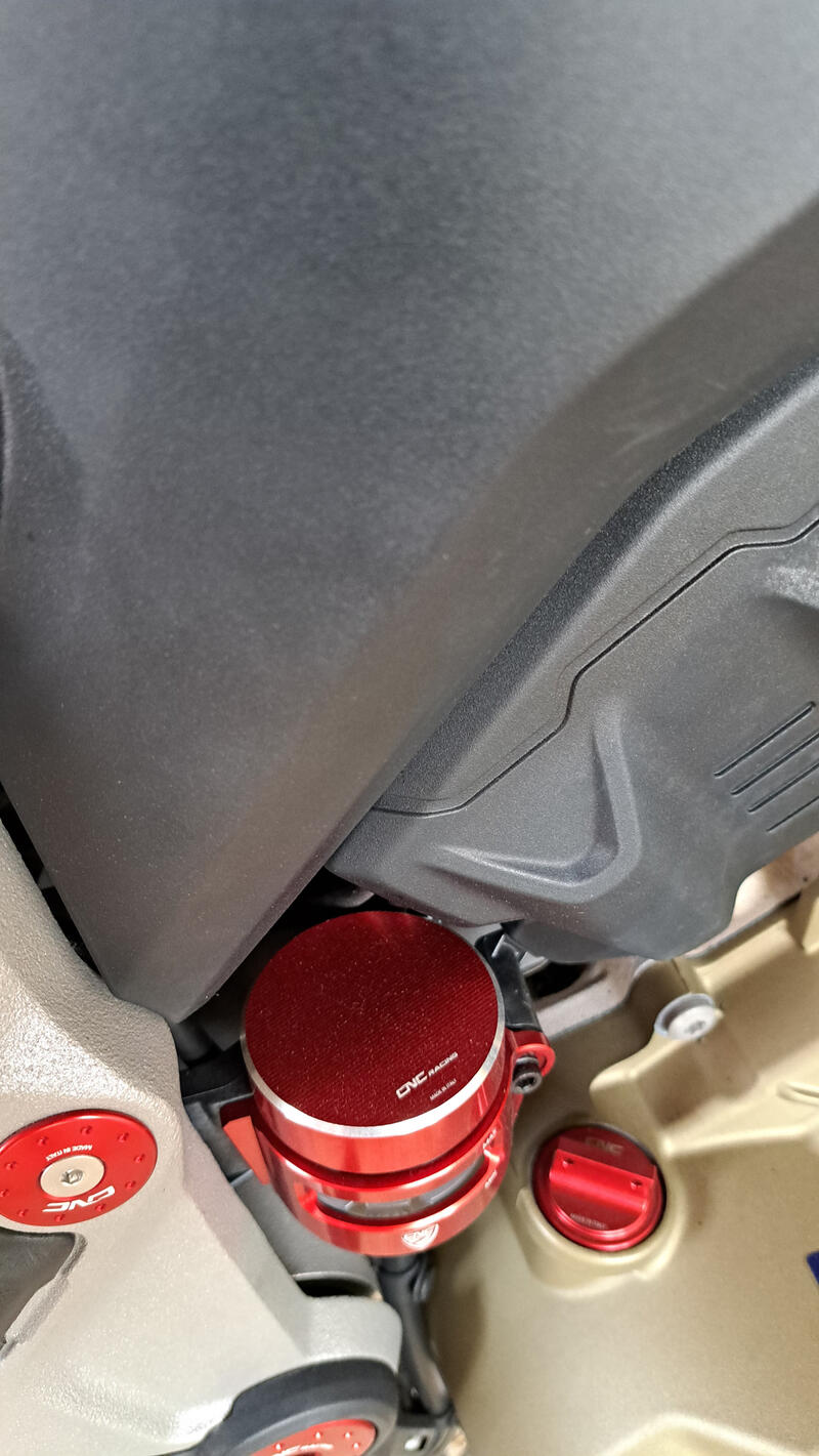 Fluid reservoir cap rear brake M46x4 - Bicolor