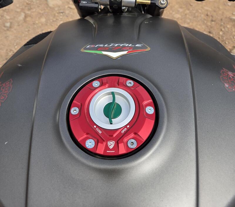 Tappo serbatoio carburante con Livrea Tricolore