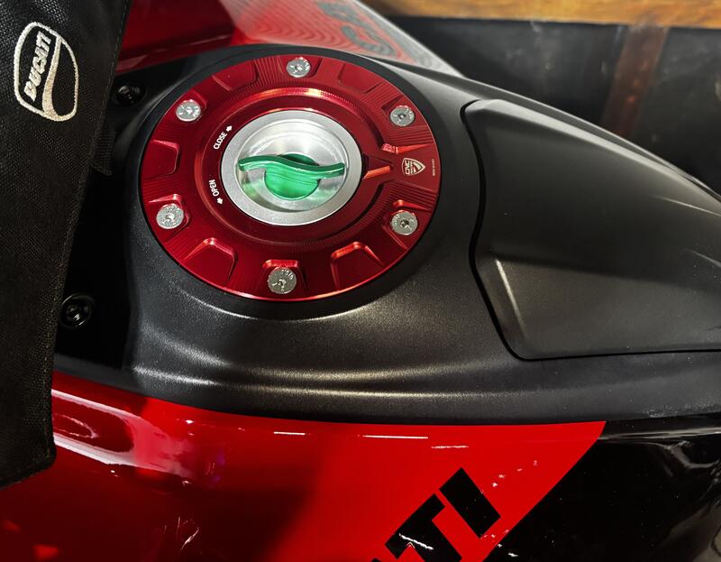 Fuel tank cap Livery Tricolore for Ducati Diavel, Hypermotard and Multistrada