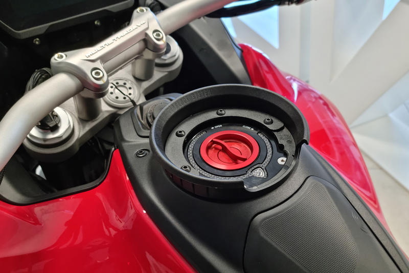 Fuel tank cap - Tank Lock flange spacers