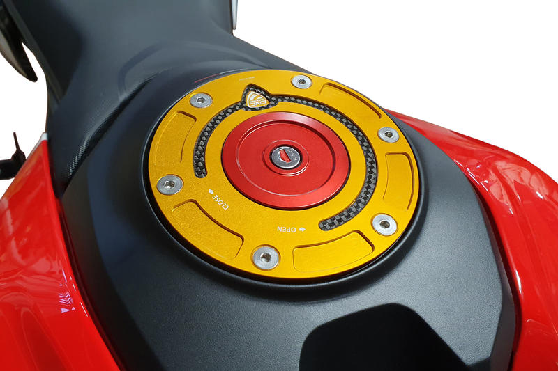 Fuel tank cap - flange Carbon