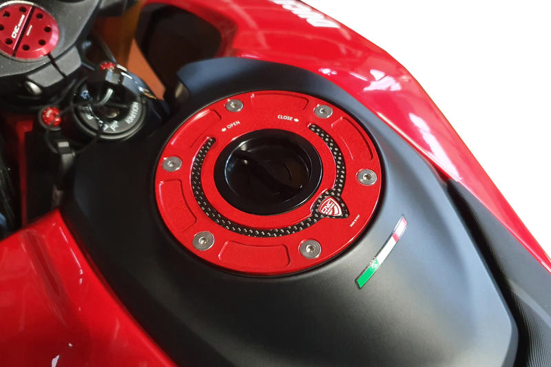 Fuel tank cap - flange Carbon