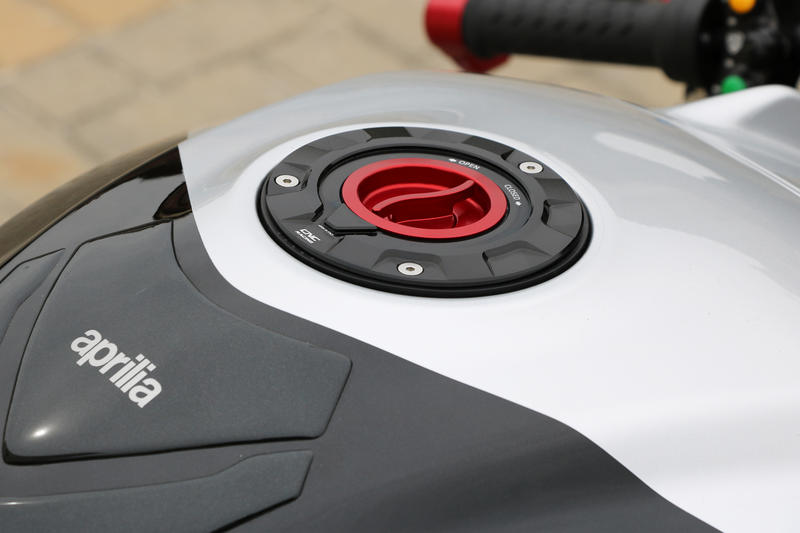 Fuel tank cap - flange Gear