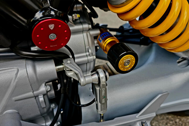 Shock absorber preload adjustment