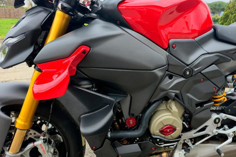 Left Engine Cover Ducati Panigale V4 (MY2025) &ndash; Plain Weave Carbon, Matte Finish, Plug & Play