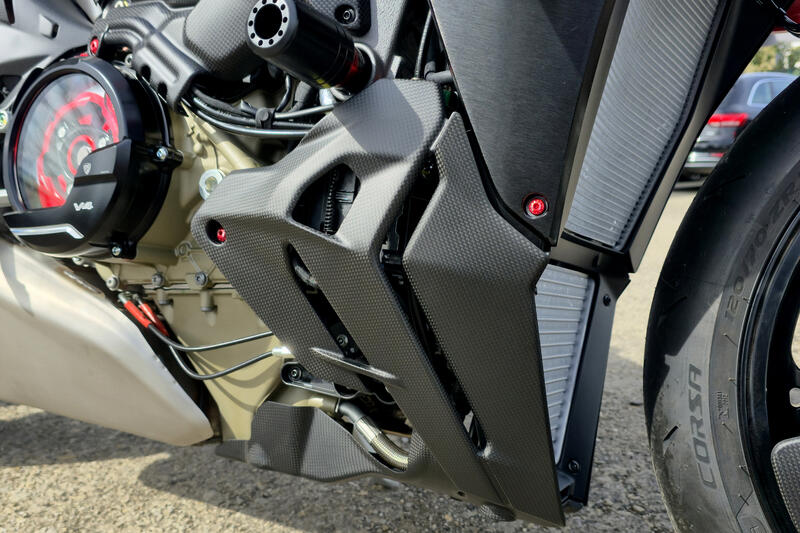 Sump guard Streetfighter V4  MY2025 - Carbon
