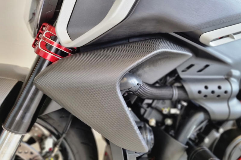 Water cooler side covers Ducati Diavel V4 - Carbon