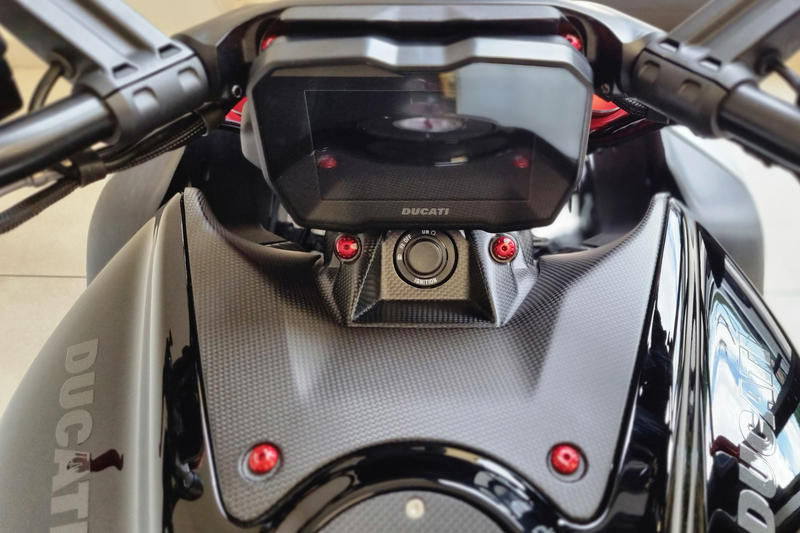Ignition switch cover Ducati Diavel V4 - Carbon