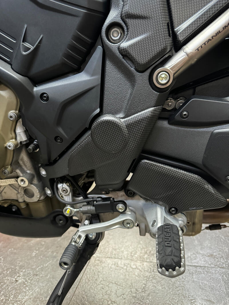 Frame side plates lower covers carbon no hole Ducati Multistrada V4