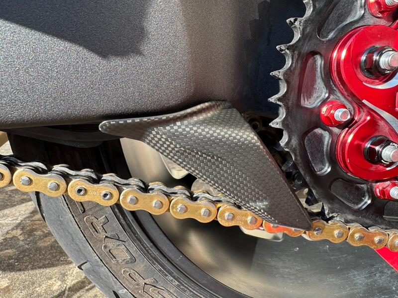 Lower chain guard carbon Ducati Multistrada V4 Pikes Peak and RS