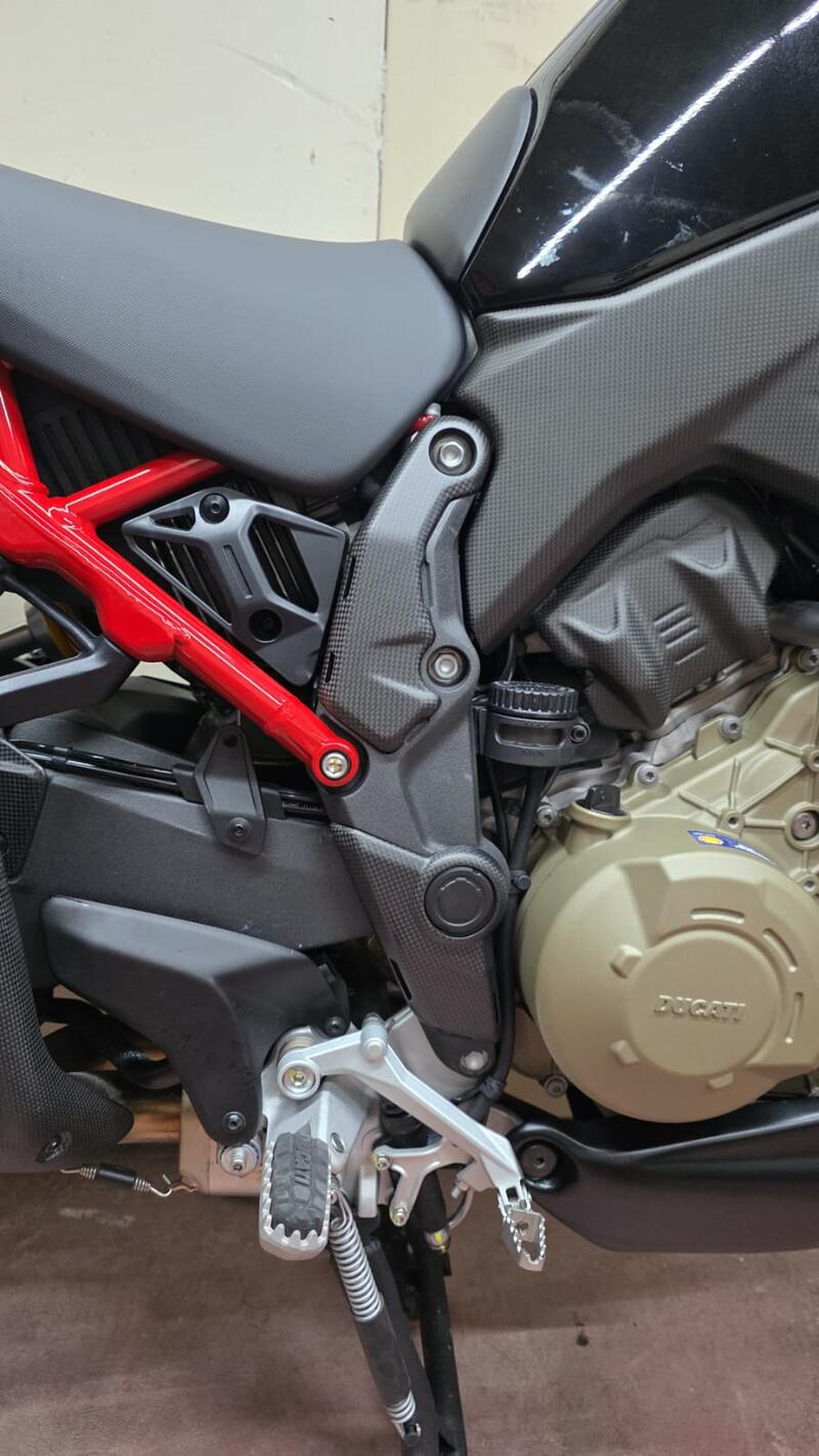 Frame plates side upper covers carbon Ducati Multistrada V4