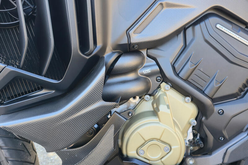 Paracalore pompa acqua in carbonio per Ducati Multistrada V4
