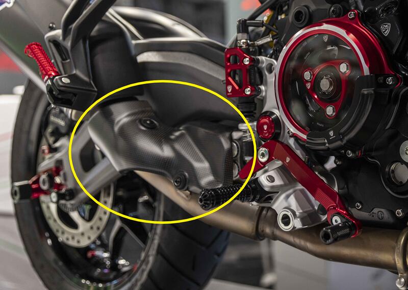 Exhaust pipe heat guard in carbon for Ducati Multistrada V2 MY2025
