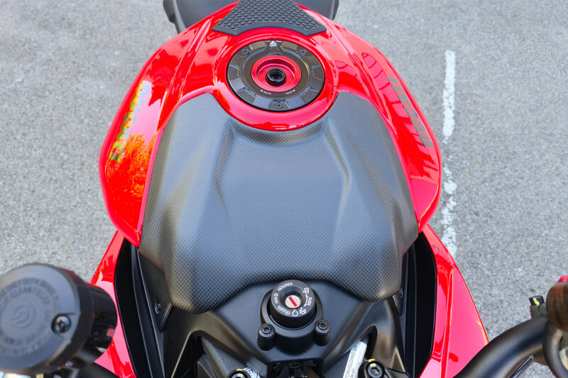Fuel tank cap - flange Gear