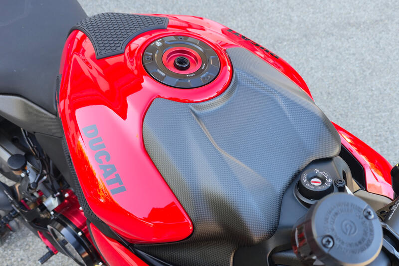 Fuel tank cap - flange Gear
