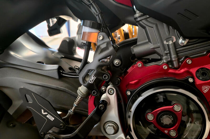 Protezione pompa freno posteriore in carbonio per Ducati Panigale V2 e Streetfighter V2 MY2025