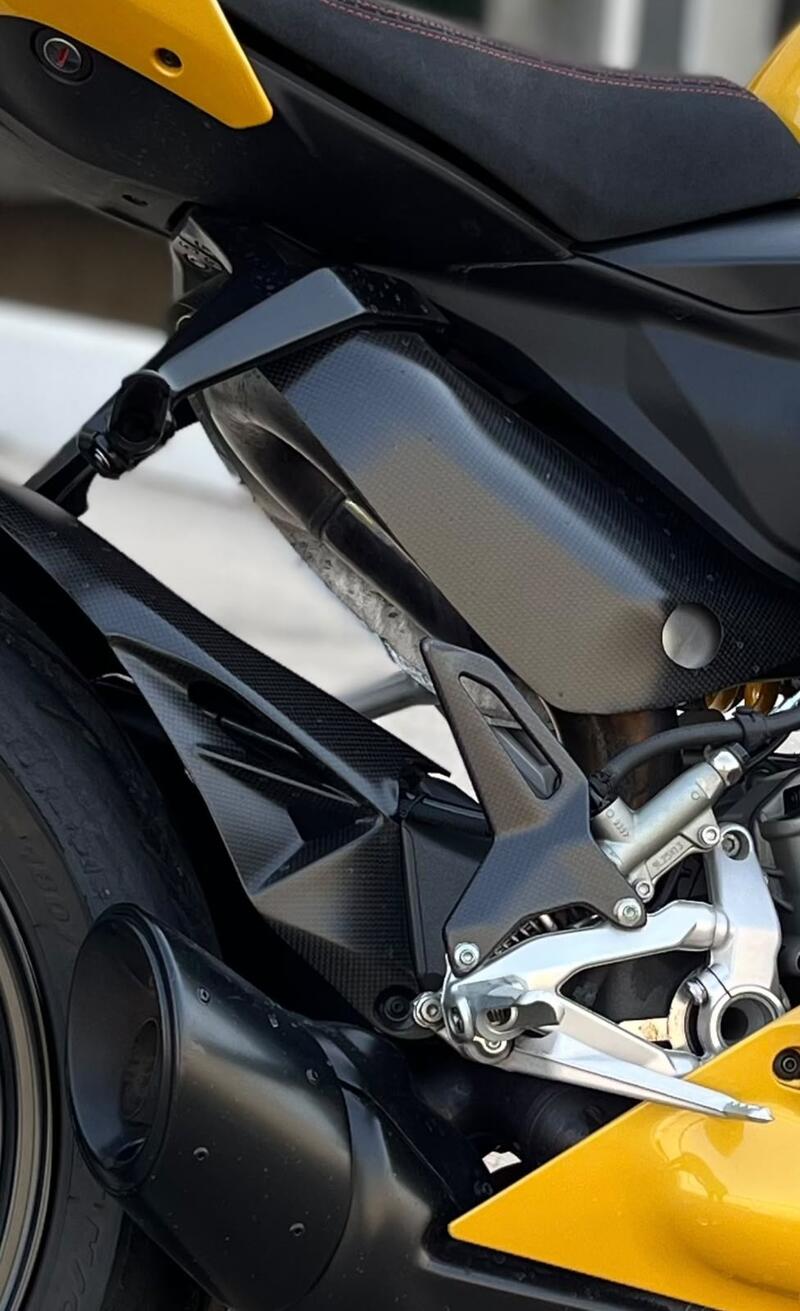 Carbon heel guard rider footpegs Ducati Panigale