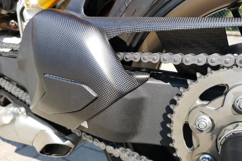 Swingarm cover Ducati Panigale V4 Carbon Cnc Racing