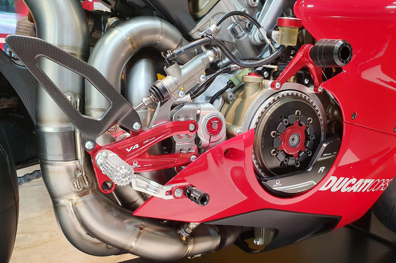 Paratacchi per pedane pilota Ducati Panigale V4 - carbonio